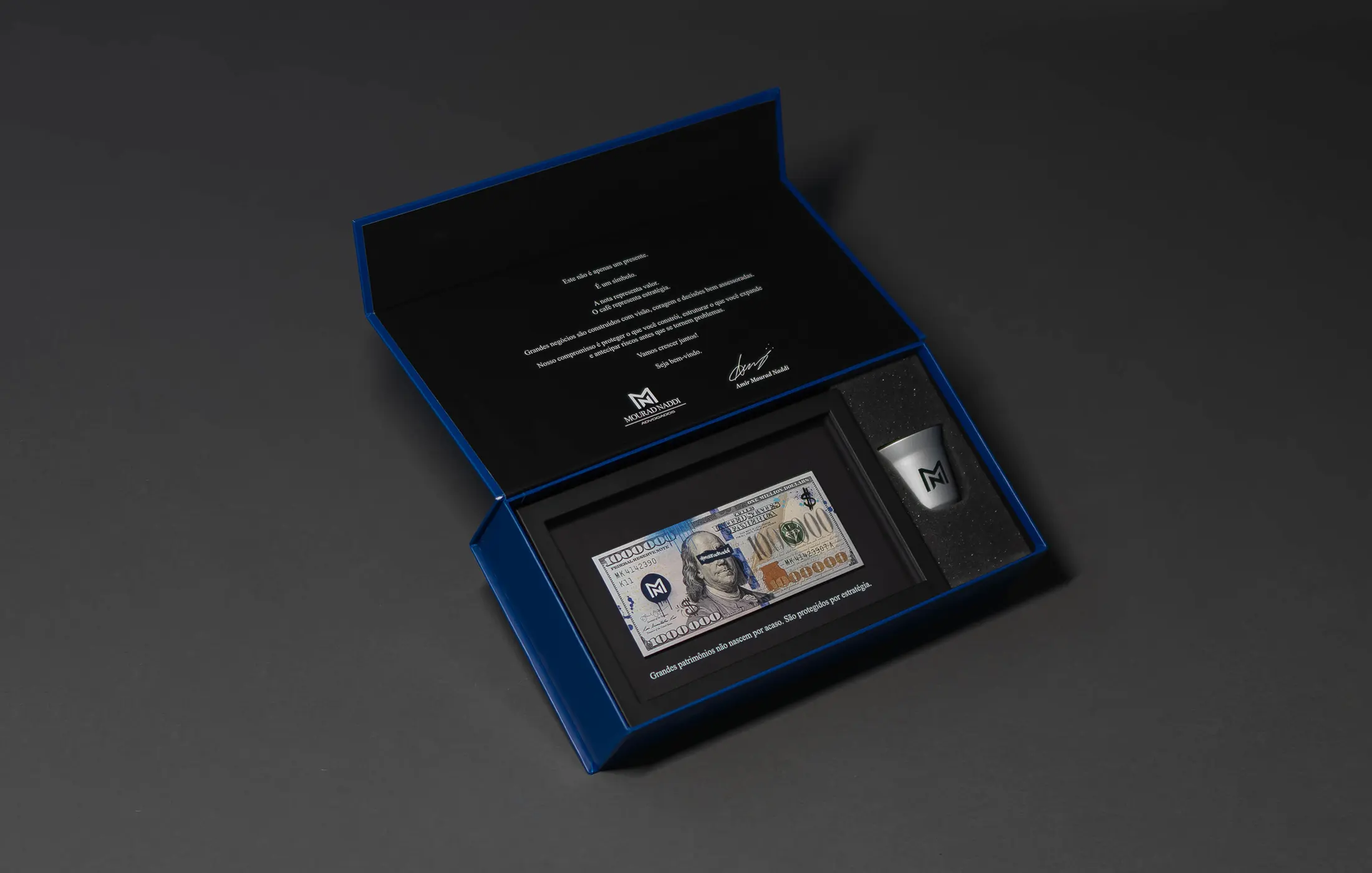 Mini dólar ou quadro decorativo (19 x 26 cm) + copo de inox com parede dupla para espresso